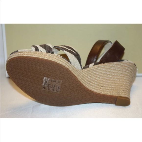 New! Michael Kors mocha tiger canvas wedge sandals - Picture 7 of 8
